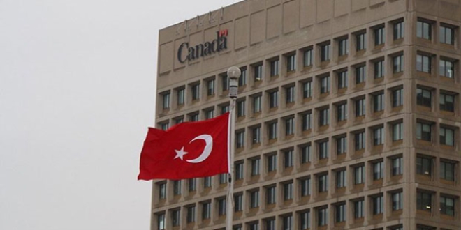 Kanada semalarında Türk Bayrağı dalgalandı