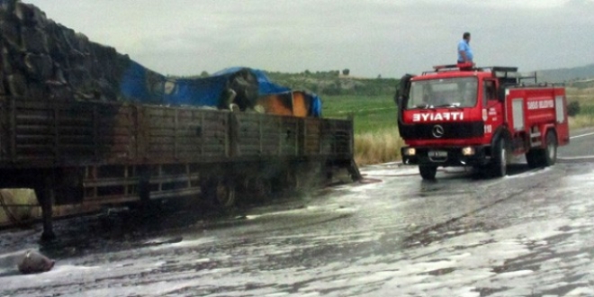 Tekirdağ'da, temizlik malzemesi yüklü tır yandı