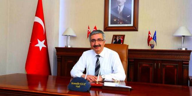 Çorum Valisi Kılıç, düşüp kolunu kırdı