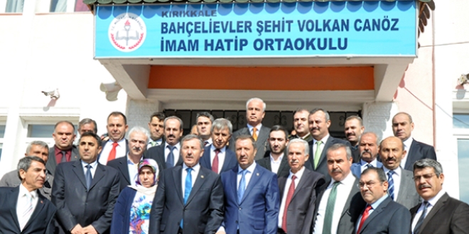 FETÖ'nün kapatılan okuluna şehidin ismi verildi