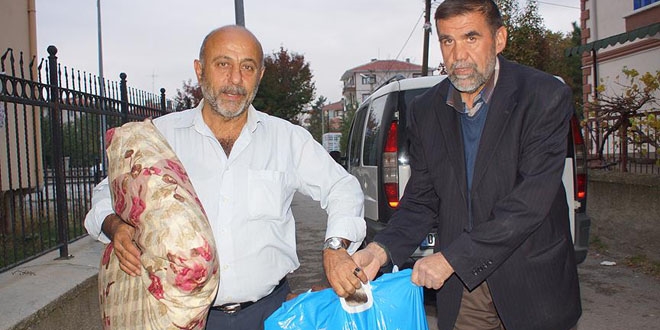 İmam sığınmacıların 'yardım meleği' oldu