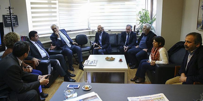 Demirtaş, Cumhuriyet gazetesini ziyaret etti