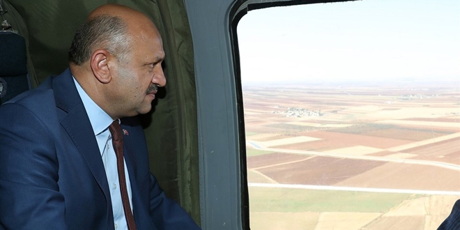 Milli Savunma Bakanı Işık sınırda denetim yapıyor