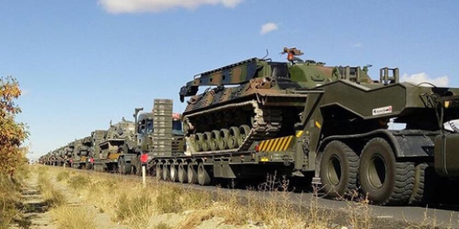 Sınıra tank ve zırhlı araç sevkiyatı devam ediyor