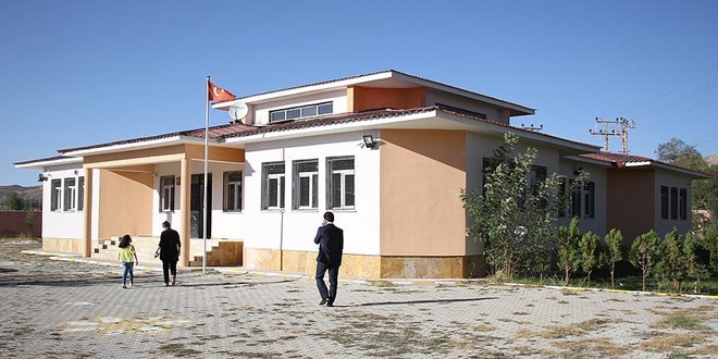 Teröristlerin yaktığı anaokulu eğitime yeniden açıldı