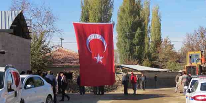 Polis memuru Turgut'un, babaevinde yas var