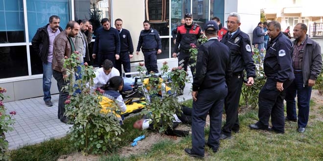 Kayseri'de tutuklanan zanlı adliye penceresinden atladı