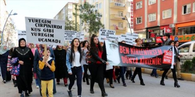 Çocuk istismarı protesto edildi