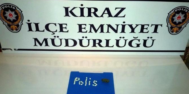 Kamu yararına çalıştığı okulda uyuşturucu ile yakalandı