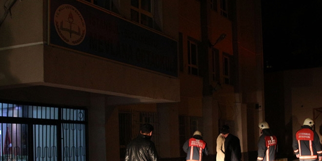 Sultanbey'lide bir okula molotofkokteyli atıldı