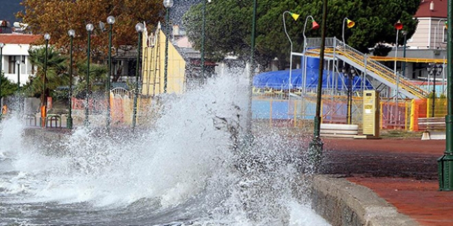 Balkesir ve Bursa'da lodosun hz 60 kilometreye ulat