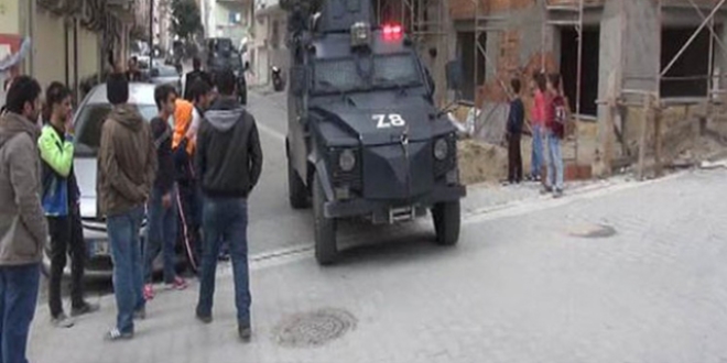 Yakalanacağını anlayan kadın kendini balkondan attı
