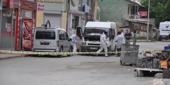 Van'da bomba yüklü minibüs ele geçirildi
