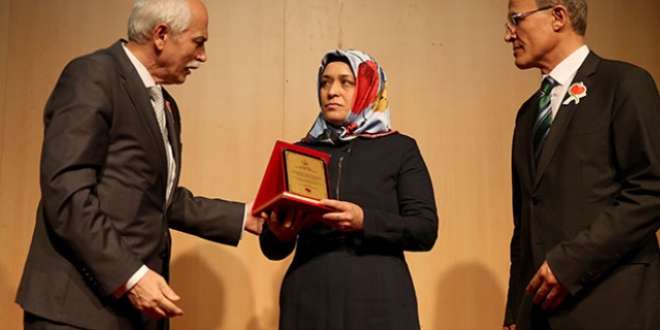 Şehit oğlunun organlarını bağışlayan anneye plaket