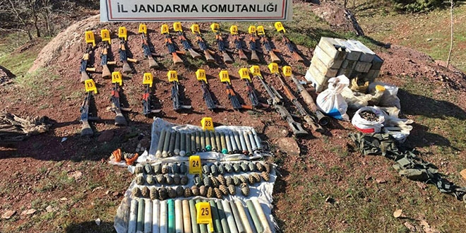 Şırnak'ta çok sayıda silah ve mühimmat ele geçirildi
