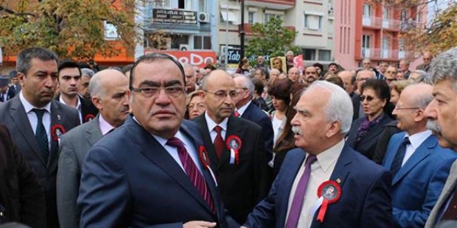 Aydın'da çelenk krizinde 2 gözaltı