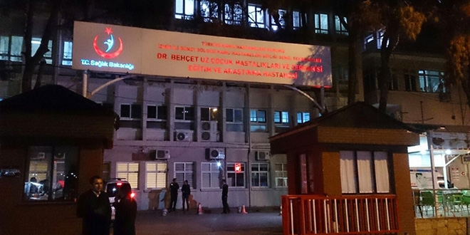 İzmir'de 2 hastanede 100 kişi yemekten zehirlendi