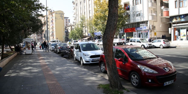 Diyarbakır'da cadde üzeri araç park yerleri artık ücretsiz