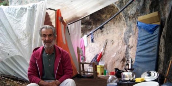 Emekli maaşı kredi borcuna kesildi, sokakta kaldı