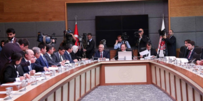 Ak partili vekiller el kaldırdı, Bakan isyan etti