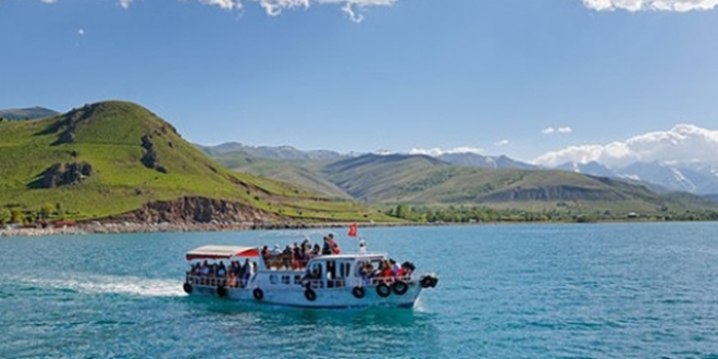 Van Gölü'nde ÖTV'siz yakıt dönemi