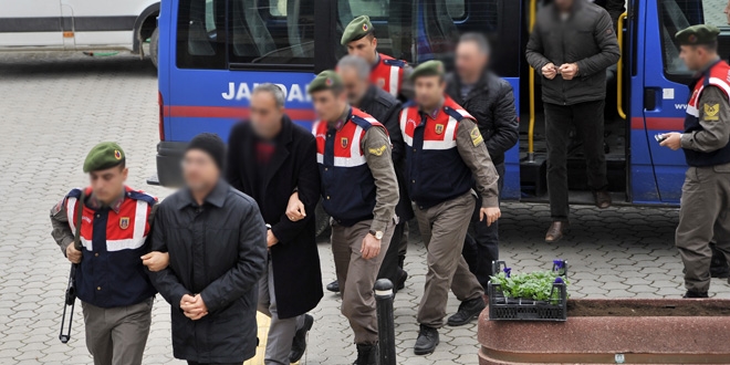 Bursa'da ihraç edilen 5 öğretmen gözaltına alındı