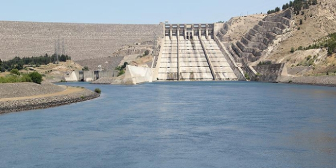 Atatrk Baraj tek bana Trkiye'ye yetiyor