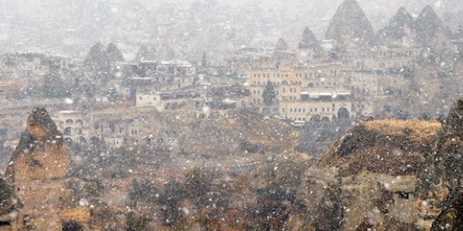 Kapadokya'ya mevsimin ilk kar yad