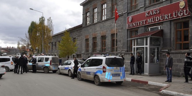 Kars'ta 10 polis görevinden uzaklaştırıldı