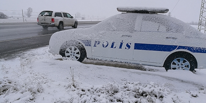 Erzurum, Erzincan ve Ardahan'da kar ya etkili oldu
