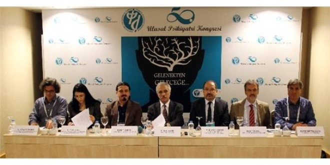 'Bir psikiyatr günde 60 hastaya bakıyor'