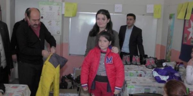 Öğretmen annesini örnek aldı, öğrencileri ısıttı