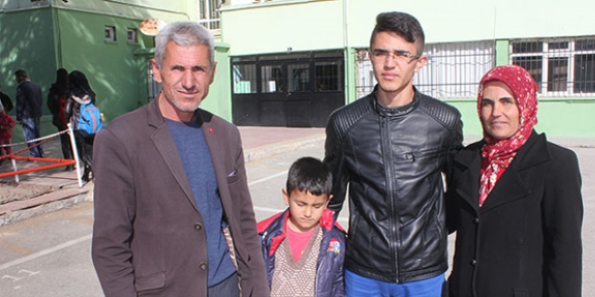 KPSS'de oğluyla ter döktü