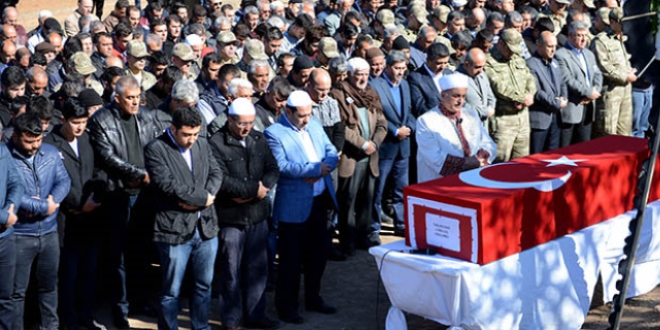 KPSS'ye girmek için, kiraladığı otomobille kaza yapan asker defnedildi