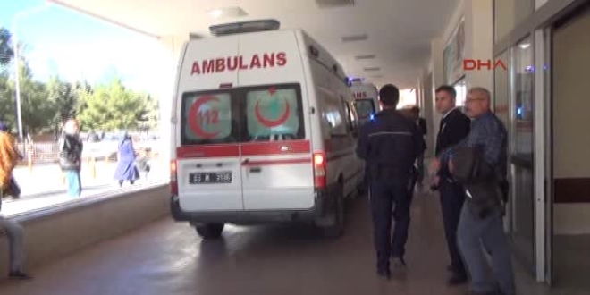 14 yaşındaki çocuğun kullandığı kamyonet devrildi: 3 yaralı