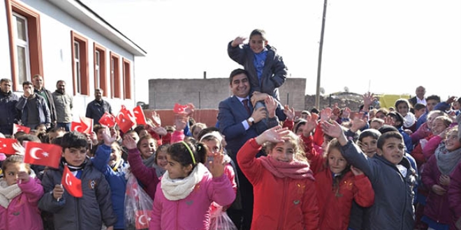 Oğlunun sünnetinde toplanan parayla okul yaptırdı