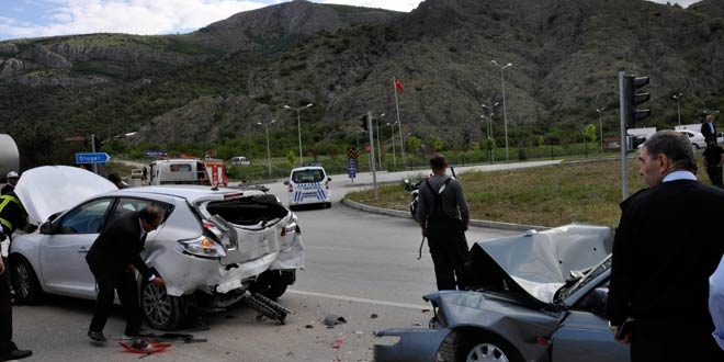 Amasya'da minibüsle otomobil çarpıştı: 7 yaralı
