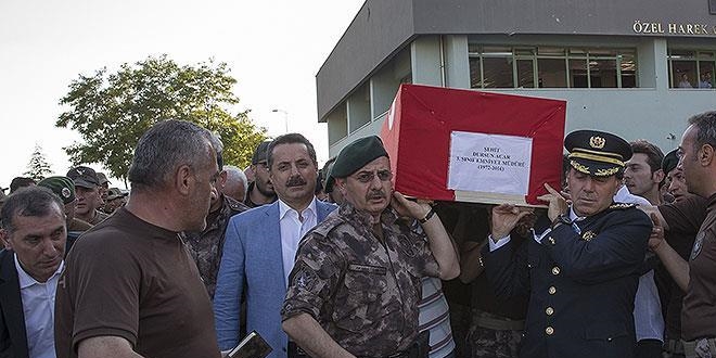 Demokrasi şehidinin öğretmen eşinden 'vatan dersi'