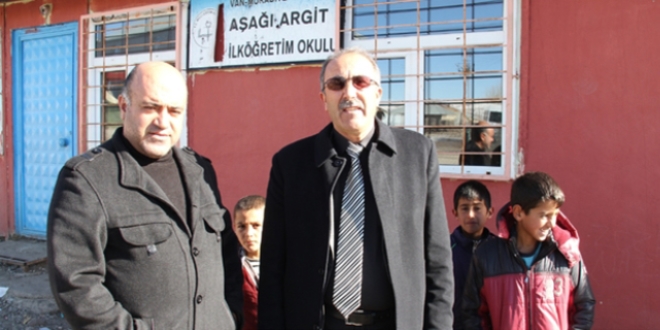 Muhtar okul yapılması için tarlasını bağışladı