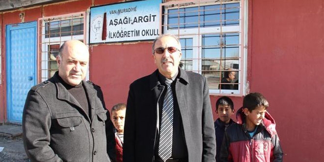 Muhtar, okul yapımı için arazisini bağışladı