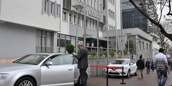 Bursa'da 1'i şube müdürü 177 polis ihraç edildi