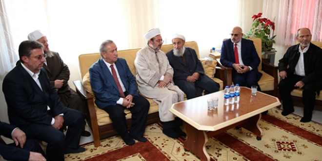 Görmez'den şehit kaymakamın ailesine taziye ziyareti