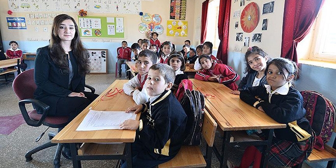 Köy okulunun fedakar öğretmeni
