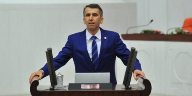 Topal: 450 bin atanamayan işsiz öğretmen var