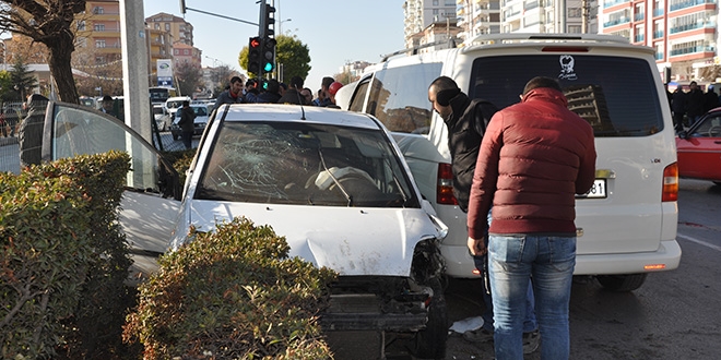 Kırıkkale'de trafik kazası: 1 ölü, 7 yaralı