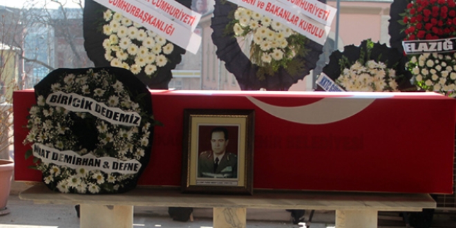 Emekli Tuğgeneral İlhan, Elazığ'da toprağa verildi