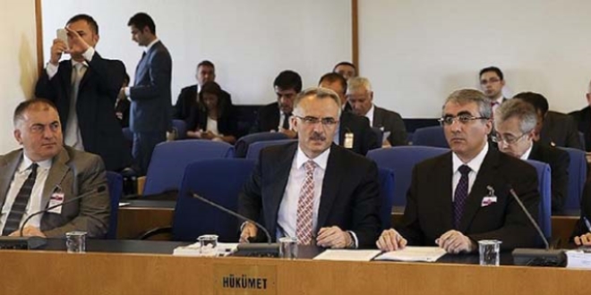 Bakanı Ağbal ile CHP'li Bekaroğlu arasında mülteci tartışması