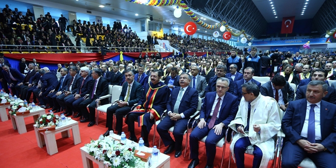 TOBB ETÜ'de mezuniyet ve akademik yıl açılışı