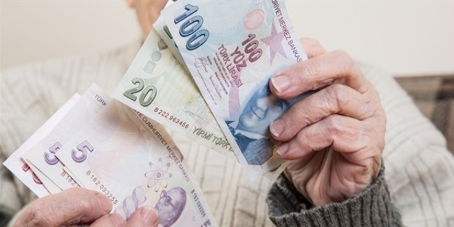 Emekli maaşına yüzde 15 zam