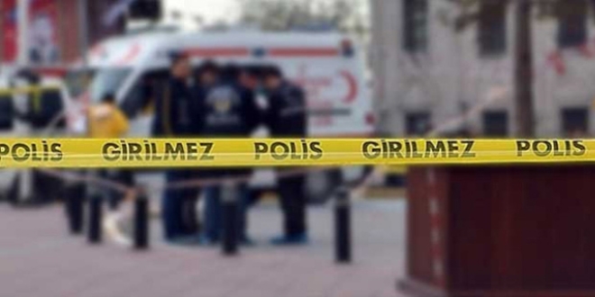 Cinnet geçiren polis, eşini öldürdü, 2 küçük kızını yaraladı